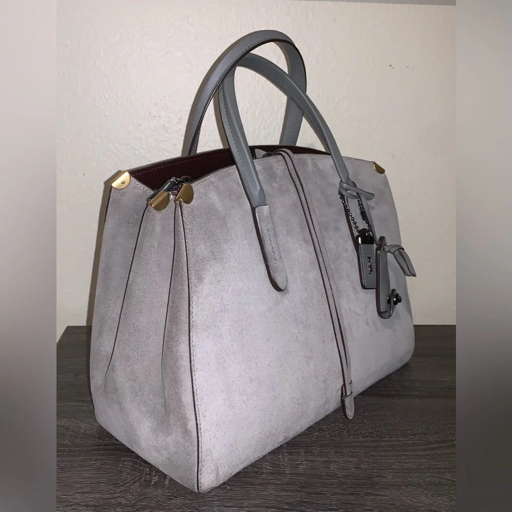 Coach Cooper - Picture 3 of 4